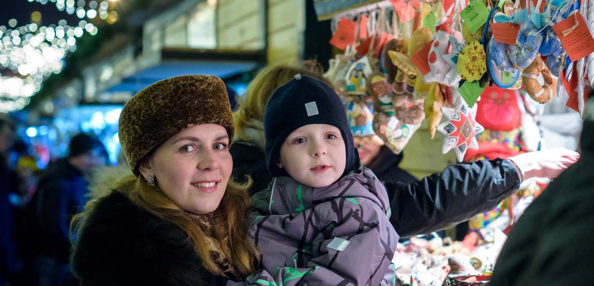 Mother Child Christmas Market